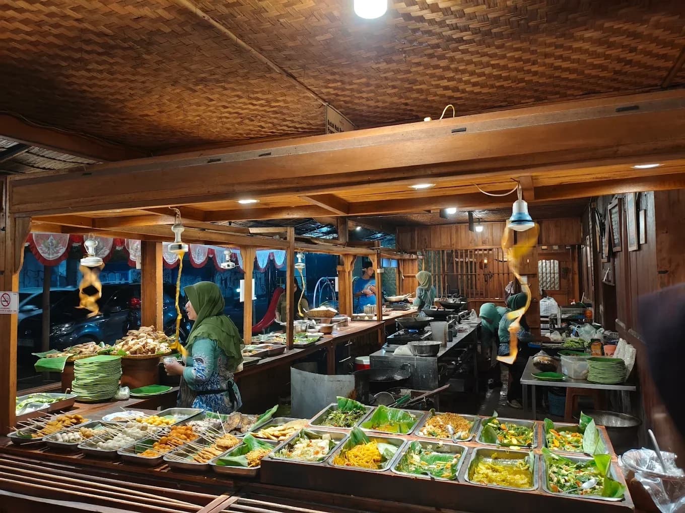 Kuliner di Sekitar Akses Pantai Widuri, Desa Mulyoharjo Pemalang